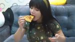 Hebohnya Dinar Candy Saat Mukbang Liwet dan Bikin Es Buah Jumbo