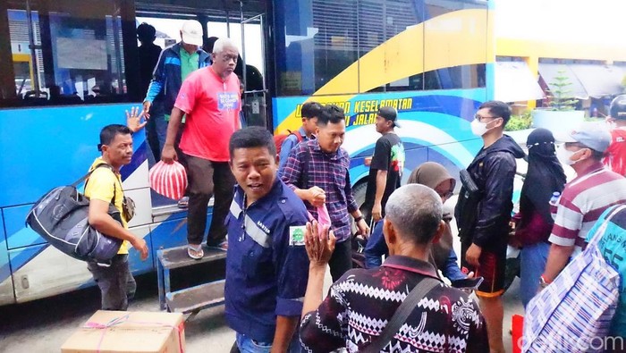 Jasa angkut di Pelabuhan Tengkayu I Tarakan.