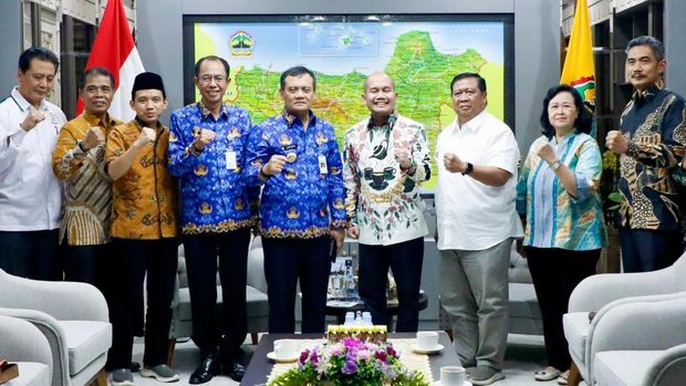 Gubernur Jawa Tengah Ahmad Luthfi saat menerima audiensi panitia penyelenggara Pekan Olahraga Mahasiswa Nasional 2025, Kamis (17/7/2025).