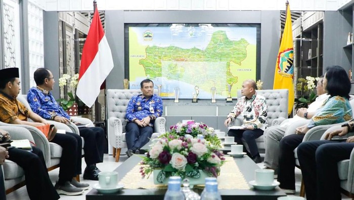 Gubernur Jawa Tengah Ahmad Luthfi saat menerima audiensi panitia penyelenggara Pekan Olahraga Mahasiswa Nasional 2025, Kamis (17/7/2025).