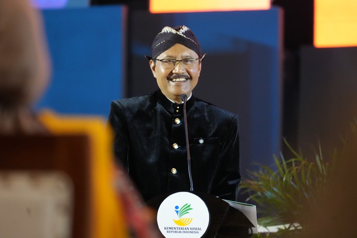 Kementerian Sosial (Kemensos) menggraduasi 1.000 Keluarga Penerima Manfaat (KPM) Program Keluarga Harapan (PKH) di Grha Sabha Pramana Universitas Gadjah Mada (UGM), Sleman, Daerah Istimewa Yogyakarta, Kamis (17/7).
