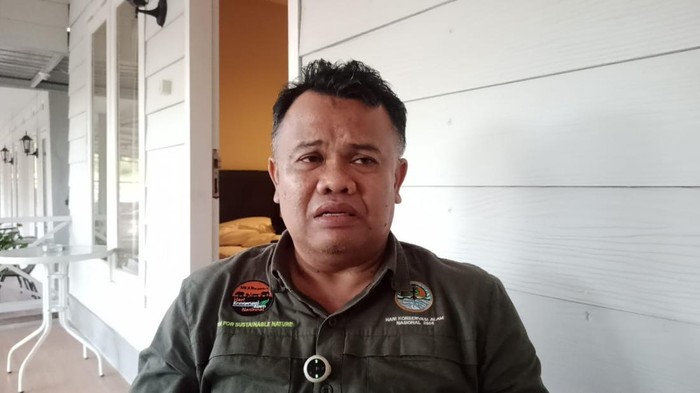 Kepala Balai TNGR, Yarman, saat diwawancara detikBali di Sembalun, Lombok Timur, Kamis (17/7/2025). (M Sanusi Ardi W/detikBali)