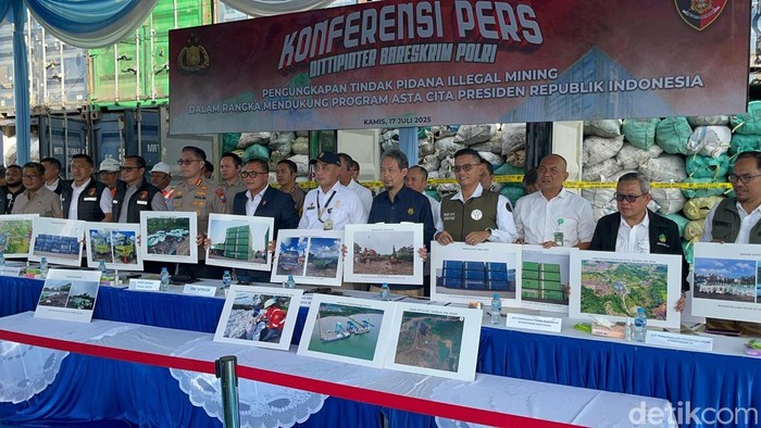 Konferensi pers tambang ilegal di IKN yang dibongkar Bareskrim Polri.