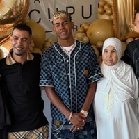 Foto: Gaya Lamine Yamal Ultah ke-18 Sebelum Gelar Pesta Kontroversial Foto: Gaya Lamine Yamal Ultah ke-18 Sebelum Gelar Pesta Kontroversial
