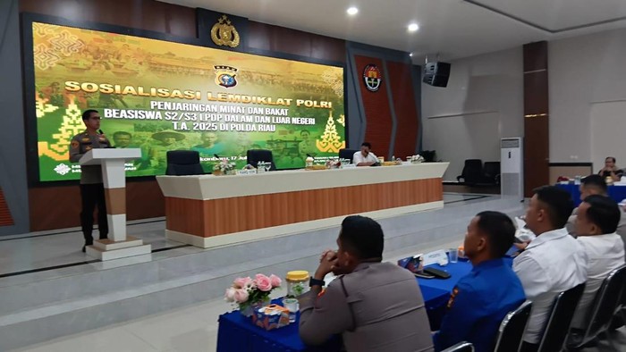 Lemdiklat Polri menggelar sosialisasi penjaringan beasiswa S2 dan S3 LPDP di Polda Riau, Kamis (17/7/2025).