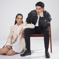 Maxime tampil serasi dalam jaket kulit hitam dan celana bahan.Sepatu kulit hitam mengkilap memberi kesan polished. Foto: Instagram/@lunamaya