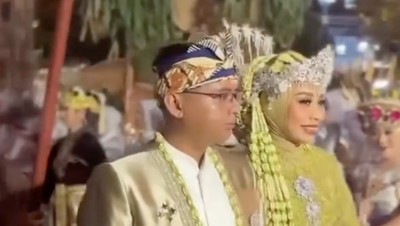 Foto Pernikahan Wabup Garut Putri Karlina dan Anak Dedi Mulyadi, Serba Hijau