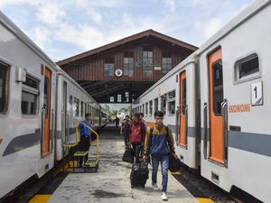 Stasiun Cibatu, Jejak Rel Tinggi Warisan Belanda yang Tetap Aktif