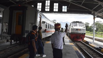 Jabar Siapkan Kereta Kilat, Dedi Mulyadi: Doakan Dapat Uangnya!