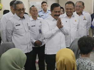 Menteri Imipas Cek Imigrasi Bandung, Pastikan Layanan Efisien dan Transparan