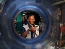 Impian jadi Dokter ke Seniman, Sutrisno Menyulam Harapan Lewat Karya Limbah