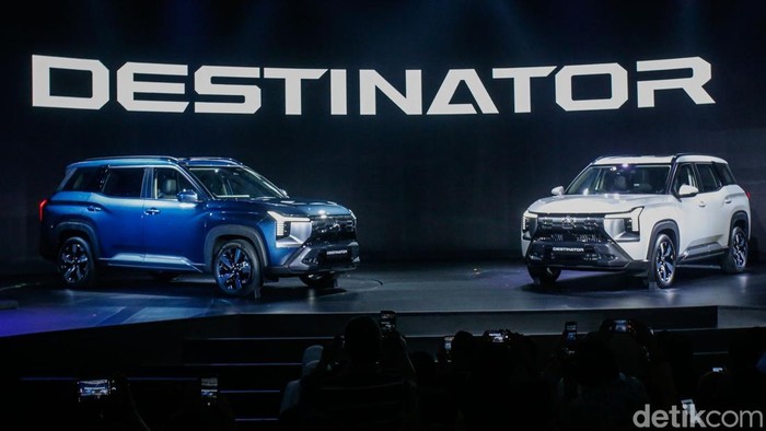 Mitsubishi Motors resmi meluncurkan mobil terbaru mereka, Mitsubishi Destinator, di The Dome, Senayan Park, Jakarta Pusat, Kamis (17/7/2025). Mobil ini melakoni debut globalnya di Indonesia untuk meramaikan segmen Sport Utility Vehicles (SUV).