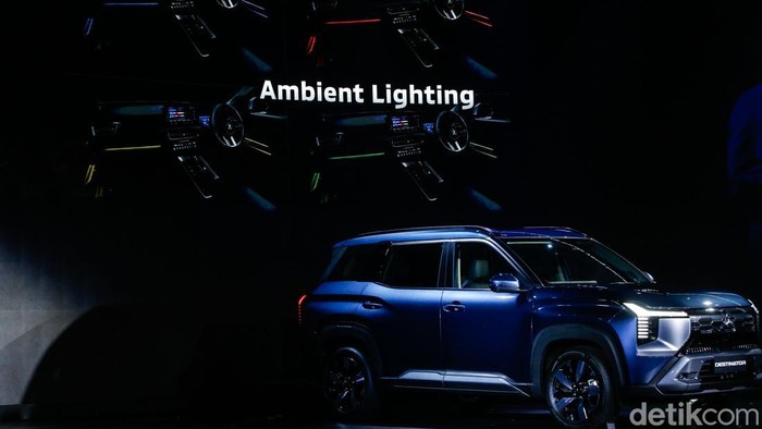 Mitsubishi Debutkan Destinator, SUV Keluarga Modern Mitsubishi Motors resmi meluncurkan mobil terbaru mereka, Mitsubishi Destinator, di The Dome, Senayan Park, Jakarta Pusat, Kamis (17/7/2025). Mobil ini melakoni debut globalnya di Indonesia untuk meramaikan segmen Sport Utility Vehicles (SUV).