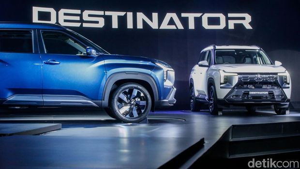 Mitsubishi Motors resmi meluncurkan mobil terbaru mereka, Mitsubishi Destinator, di The Dome, Senayan Park, Jakarta Pusat, Kamis (17/7/2025). Mobil ini melakoni debut globalnya di Indonesia untuk meramaikan segmen Sport Utility Vehicles (SUV).