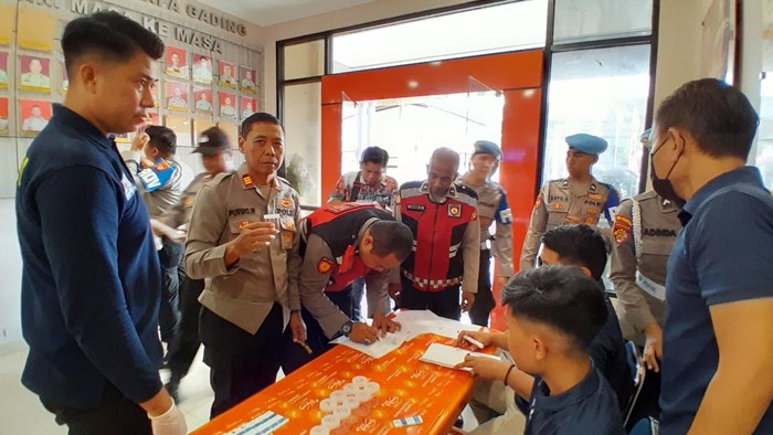Anggota Polsek Kelapa Gading Mendadak Dites Urine, Ini Hasilnya