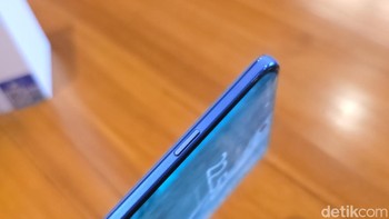 Motorola Edge 60 Pro menghadirkan tombol moto ai, teknologi AI paling personal di segmennya. Fitur seperti Next Move membantu pengguna mengambil langkah cerdas berdasarkan konteks layar, sementara Image Studio memungkinkan kreasi gambar dan avatar dengan mudah. Smart Connect memudahkan kontrol antar perangkat lewat perintah suara atau teks. Foto: Adi Fida Rahman/detikINET