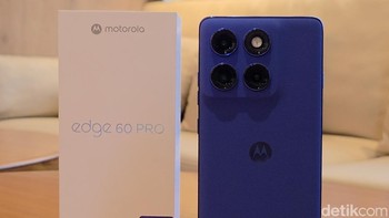 Varian yang di-unboxing ini adalah Pantone Dazzling Blue. Foto: Adi Fida Rahman/detikINET