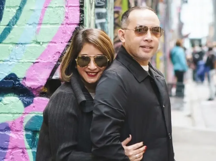 Cinta Abadi Novita Angie untuk Sapto Haryo Rajasa