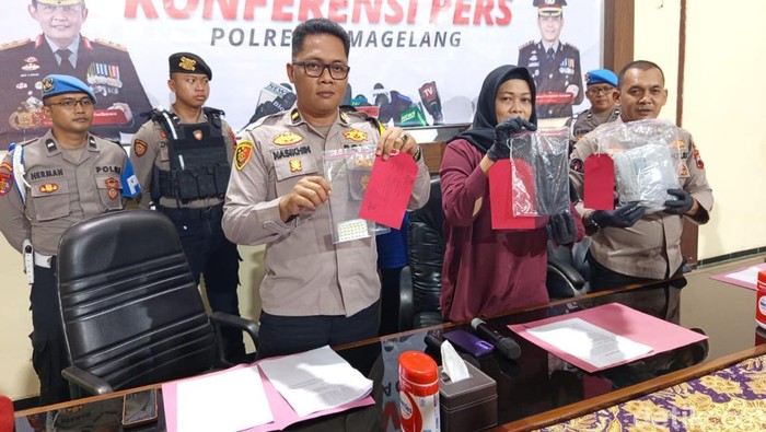 Pasutri kasus perdagangan orang diamankan Reskrim Unit PPA Polresta Magelang dalam rilis, Kamis (17/7/2025).