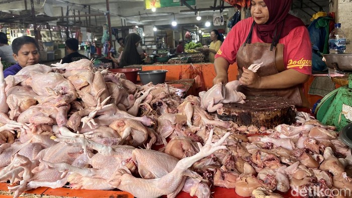 Pedagang ayam di Pasar Sukaramai Medan