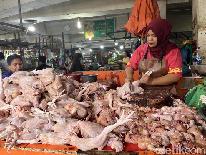 Pedagang ayam di Pasar Sukaramai Medan