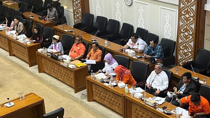 Pekerja rumah tangga (PRT) saat RDPU membahas RUU PPRT bersama Baleg DPR RI di Kompleks Parlemen,
