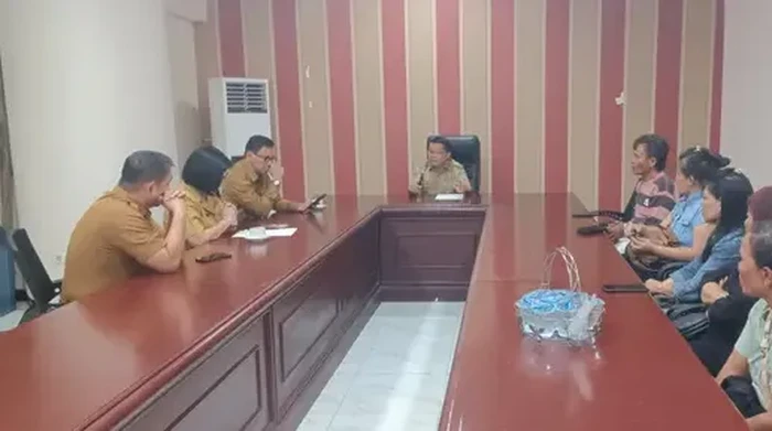 Pemprov Sulut saat menerima laporan orang tua yang anaknya diduga disiksa di Myanmar.