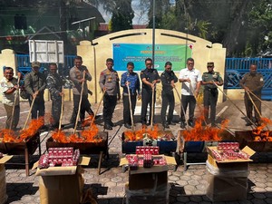 Rokok-Teh Hijau Ilegal di Aceh Senilai Rp 758 Juta Hasil Selundupan Dimusnahkan