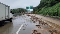 Beberapa wilayah Chungcheong Selatan di selatan ibu kota Seoul telah diguyur hujan lebih dari 400 milimeter (15,7 inci) sejak Rabu (16/7), menurut Kementerian Dalam Negeri dan Keselamatan. Foto: Park Jin Dong/via REUTERS