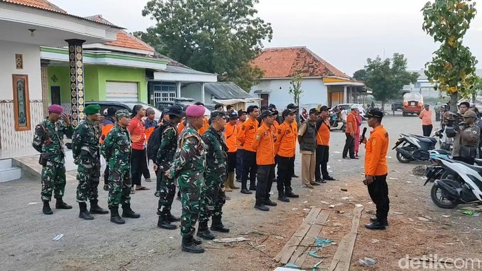 Pencarian korban perahu terbalik di Pasuruan