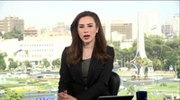 Pembawa berita Syria TV melakukan siaran di Damaskus, Suriah, Rabu (16/7/2025). (REUTERS/Syria TV)