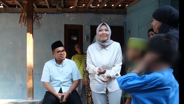 Kakak adik korban penyiksaan dan dirantai di Andong, Boyolali, usai berhasil dipulangkan ke Batang. Foto diunggah Kamis (17/7/2025).