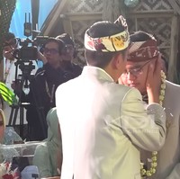 Pernikahan Maula Akbar sendiri diketahui berubah konsep. Awalnya ia dan Putri berencana menikah sederhana di KUA tapi akhirnya berubah atas permintaan orang tua. Foto: YouTube Kang Dedi Mulyadi