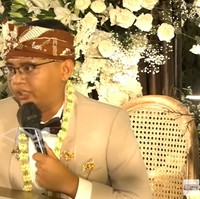 Akad nikah yang dilangsungkan di Gedung Pendopo Garut berjalan dengan lancar setelah Maula melafalkannya dengan satu tarikan napas. Foto: YouTube Kang Dedi Mulyadi