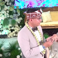 Setelah proses ijab kabul, mereka juga saling memakaikan cincin. Foto: YouTube Kang Dedi Mulyadi