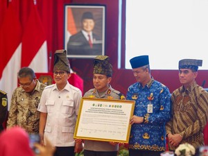 Polda Riau Terima Penghargaan dari Menteri P2MI Usai Bongkar Kasus TPPO