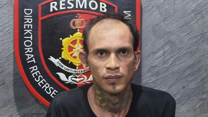 Polisi mengungkap motif Abdul Syukur, anak punk yang membunuh pria bersarung berinisial CAD (31) di Pondok Aren, Tangerang Selatan (Tangsel), Banten. (dok Istimewa)