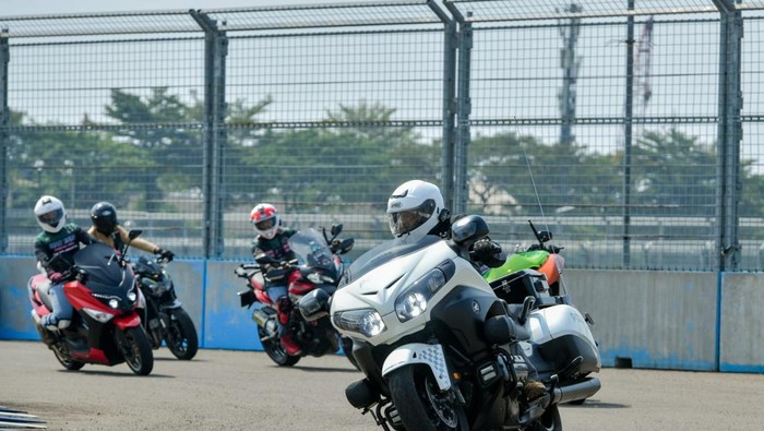 Ratusan Pengendara Moge Dapat Pelatihan Safety Riding dari TNI