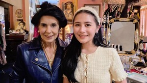Pacar Omara Esteghlal itu mengaku sangat bahagia bisa bertemu seorang desainer legendaris yang berasal dari kota tersebut, ialah Yvonne LaFleur.  Foto: dok. Instagram Prilly Latuconsina