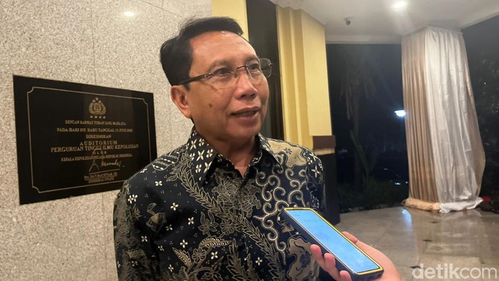 Warektor UIN Syarif Hidayatullah Jakarta Professor Ali Munhanif