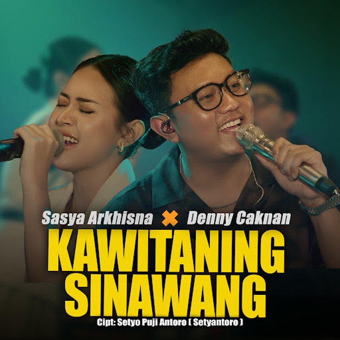 Sasya Arkhisna dan Denny Caknan menyanyikan lagu Kawitaning Sinawang.