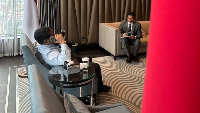 Seskab Teddy Indra Wijaya mengungkap momen Presiden Prabowo Subianto menelepon Presiden AS Donald Trump untuk negosiasi tarif dagang. (dok Istimewa)