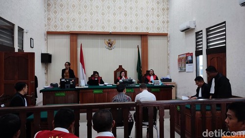 Sidang kasus lab narkoba di Ruang Sidang Sari, Pengadilan Negeri (PN) Denpasar, Kamis (17/7/2025).