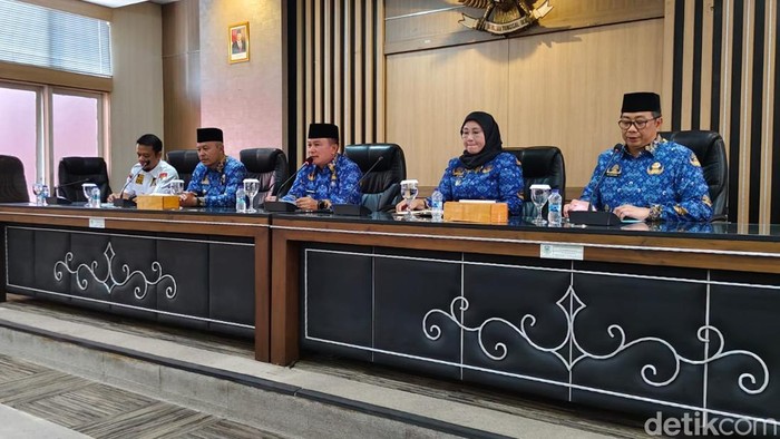 Suasana konferensi pers Pemkab Kuningan tentang kasus bayi meninggal di RSUD Linggajati Kuningan