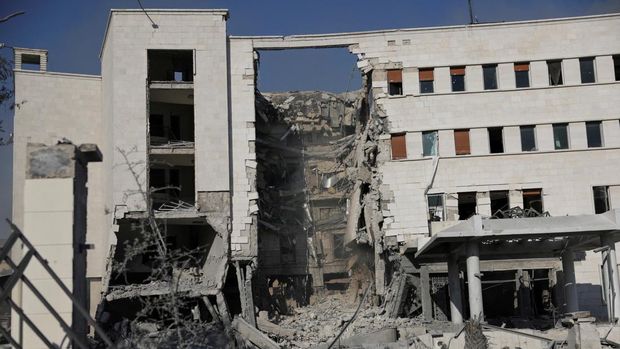 A view of a destroyed building, after powerful airstrikes shook Damascus on Wednesday, targeting the defense ministry, as Israel vowed to destroy Syrian government forces attacking Druze communities in southern Syria and demanded their withdrawal, in Damascus July 16, 2025. REUTERS/Khalil Ashawi