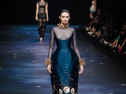 Foto: Koleksi Terbaru Sebastian Gunawan Signature, Merayakan Keunikan Diri