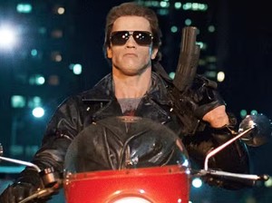 Untungnya Hanya Otot Arnold Schwarzenegger yang Keras, Kepalanya Tidak