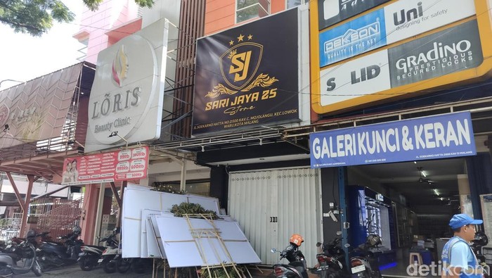 Toko minuman keras Sari Jaya 25 di Kota Malang yang dipromosikan King Abdi sudah tutup.