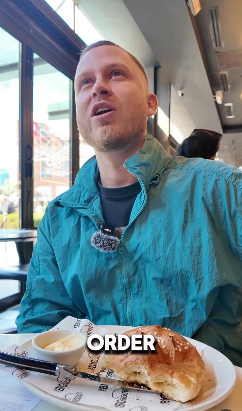 Bikin Resah, Aksi Vlogger Kabur Usai Makan 'Welcome Bread' di Resto Mewah