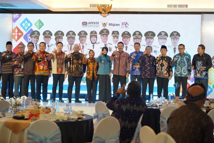 Wali Kota Kediri, Vinanda Prameswati, secara resmi membuka Musyawarah Komisariat Wilayah (Muskomwil) IV Asosiasi Pemerintah Kota Seluruh Indonesia (APEKSI) ke-13, Kamis (17/7/2025).